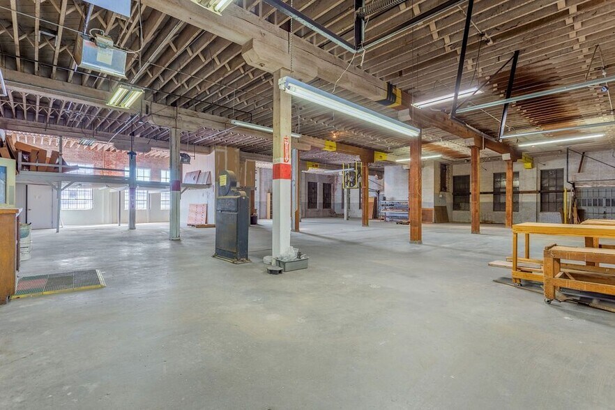 More Photos Of 706 SW 3rd St, Oklahoma City Warehouse For Sale