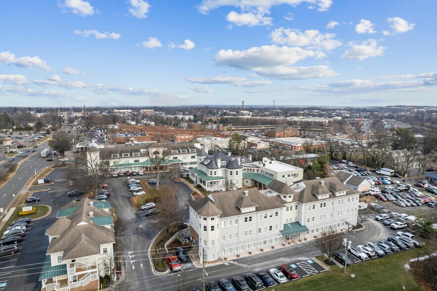 More Photos Of 604 S King St, Leesburg Office For Sale