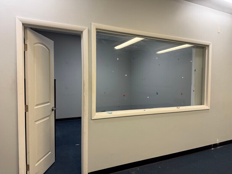 More Photos Of 10501 S Orange Ave, Orlando Light Manufacturing For Lease