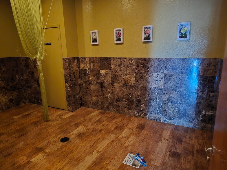 More Photos Of 1220-1222 W Hurst Blvd, Hurst Unknown For Lease