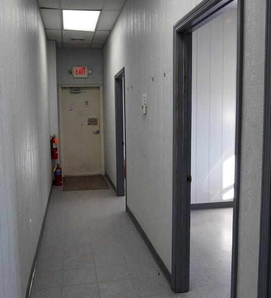 More Photos Of 150 Ayers Blvd, Belpre Light Distribution For Lease