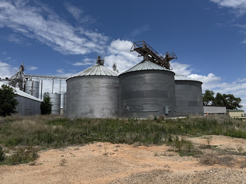 More Photos Of 743 W US Highway 70, Plainview Industrial For Sale