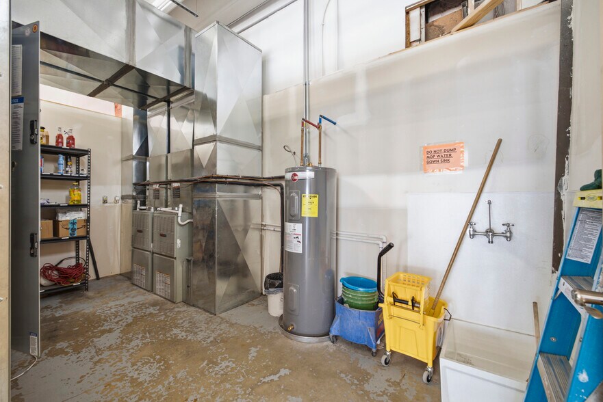 More Photos Of 2015-2017 2nd Ave, Greeley Warehouse For Sale