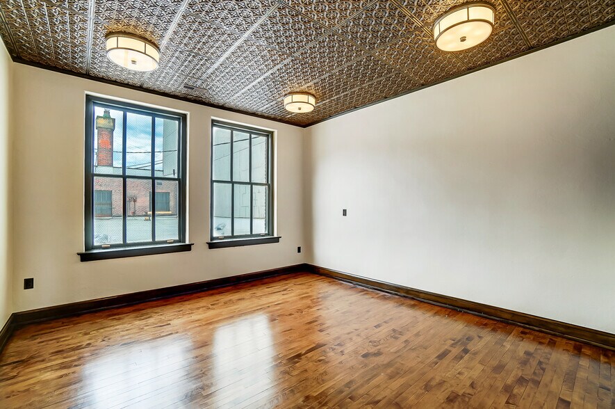 More Photos Of 9-11 N 3rd St, Newark Office For Lease