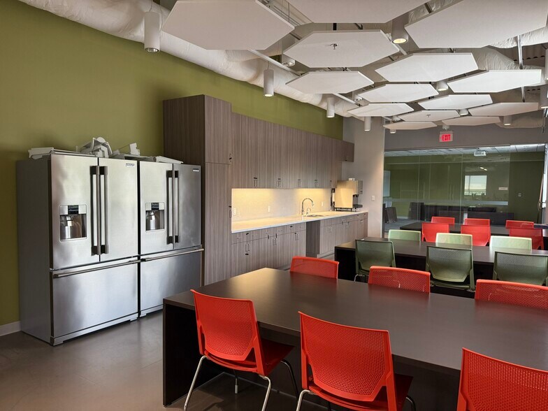 More Photos Of 3253 E Chestnut Expy, Springfield Office For Lease