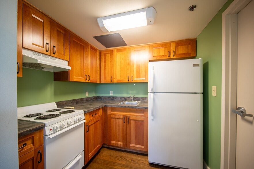 More Photos Of 77 W Bagley Rd, Berea Apartments For Sale