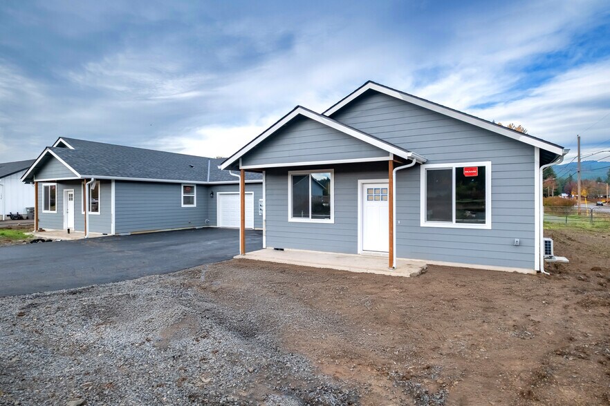 More Photos Of 1230 49th Ave, Sweet Home Multifamily For Sale