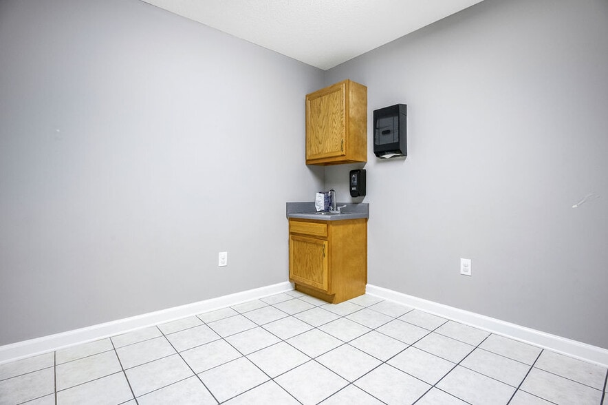 More Photos Of 217-219 Station St, Jacksonville Medical For Sale