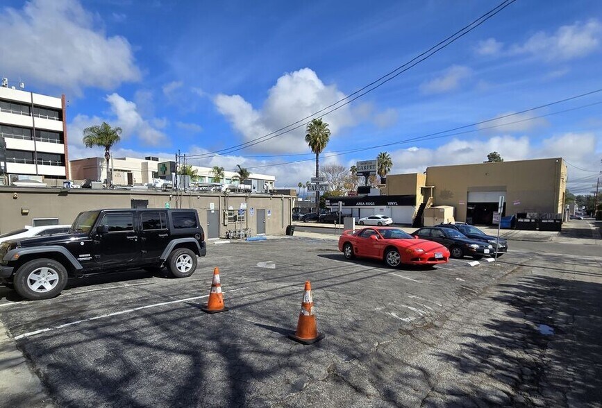 More Photos Of 14000 Ventura Blvd, Sherman Oaks Freestanding For Sale