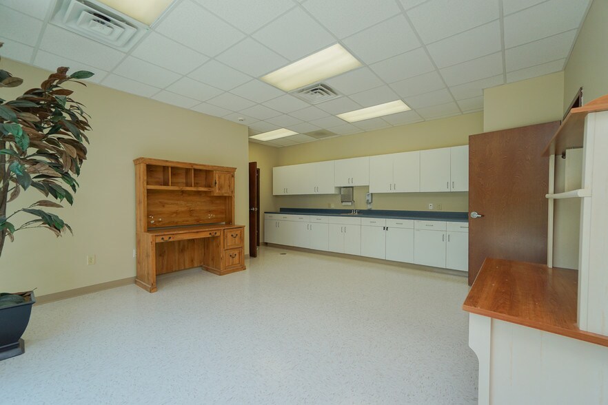 More Photos Of 100 Perpetual Sq, Anderson Medical For Lease