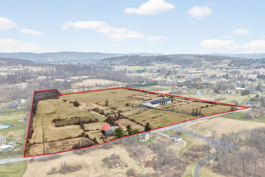 Primary Photo Of 2121 Church View Rd, Coopersburg Horse Stables For Sale