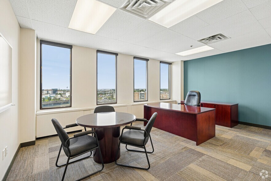 More Photos Of 100 Boul Alexis-Nihon, Montréal Office For Lease