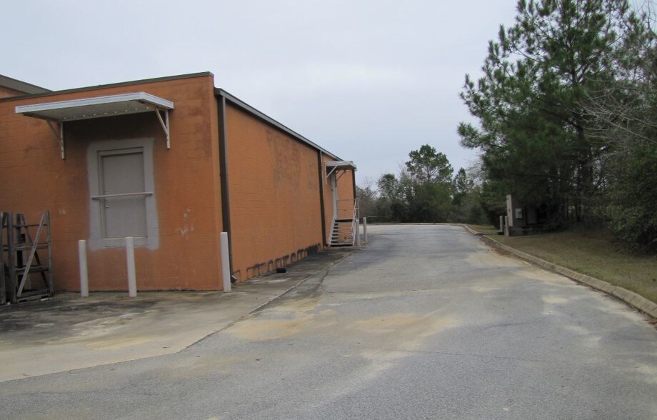 More Photos Of 502 Ashburn Rd, Sylvester General Retail For Lease