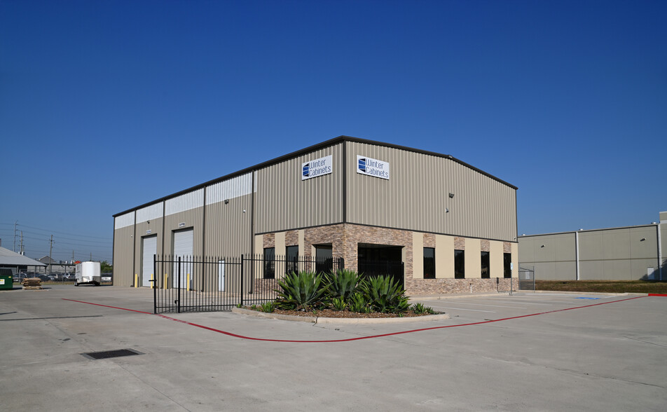 Primary Photo Of 10411 Kansack Ln, Houston Warehouse For Sale