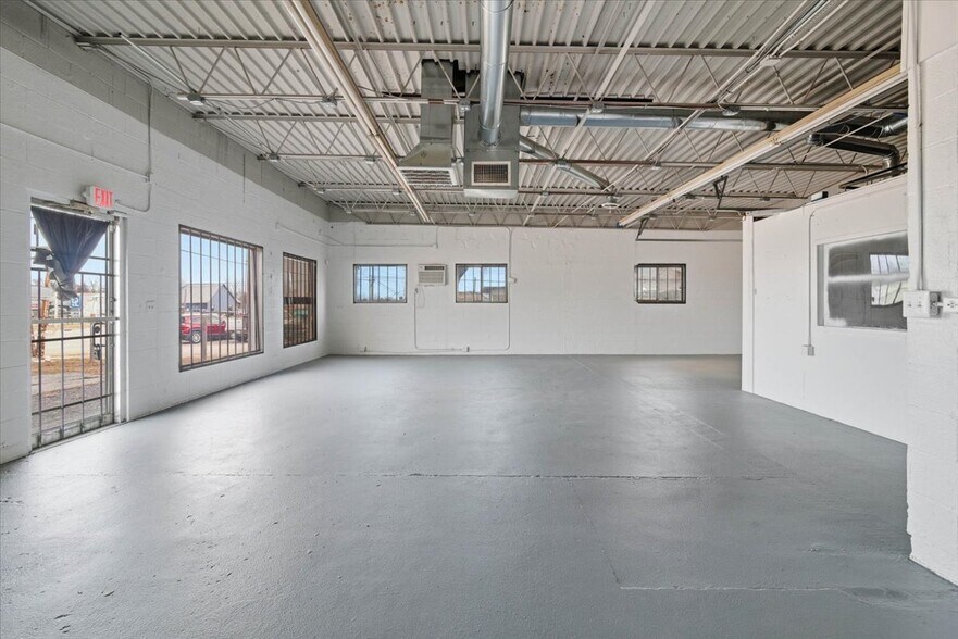 More Photos Of 4918 W 21st St, Tulsa Warehouse For Lease