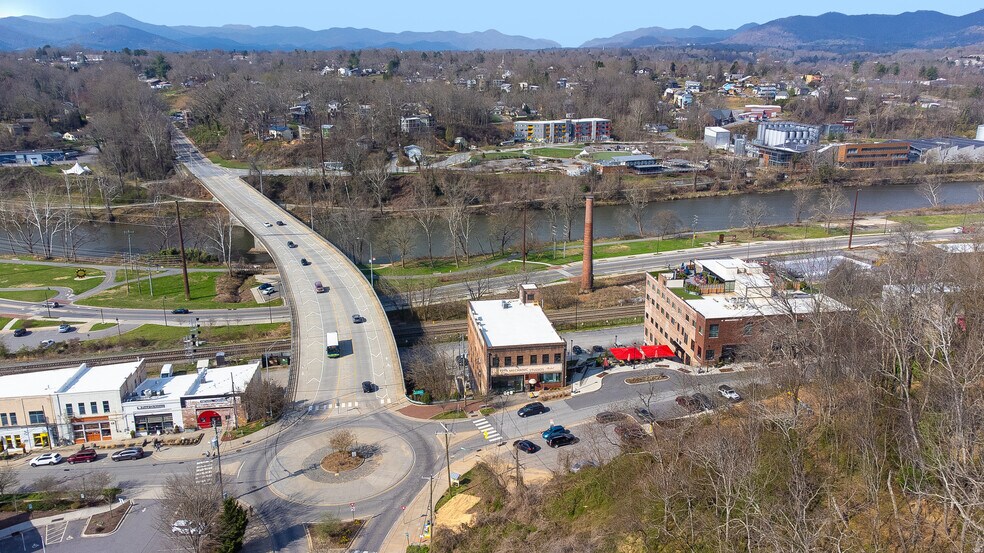 More Photos Of 109 Roberts St, Asheville General Retail For Sale