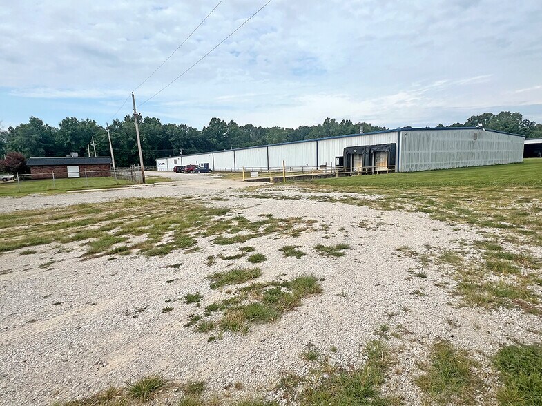 More Photos Of 2021 Illini Ave, Vandalia Manufacturing For Sale