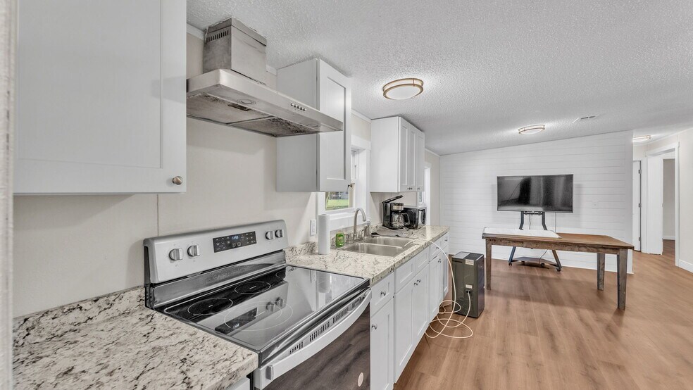 More Photos Of 705 Jerry Smith Rd, Dover Light Manufacturing For Sale