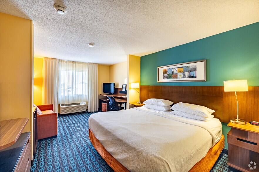 More Photos Of 4221 Industrial Ave, Lincoln Hotel For Sale