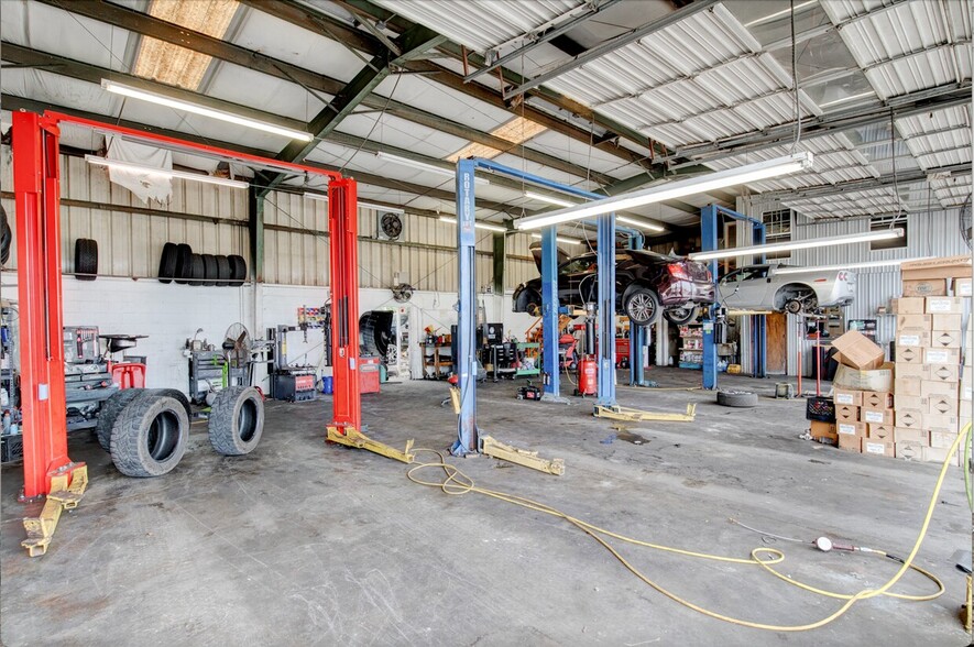 More Photos Of 2016 W Memorial Blvd, Lakeland Auto Repair For Lease