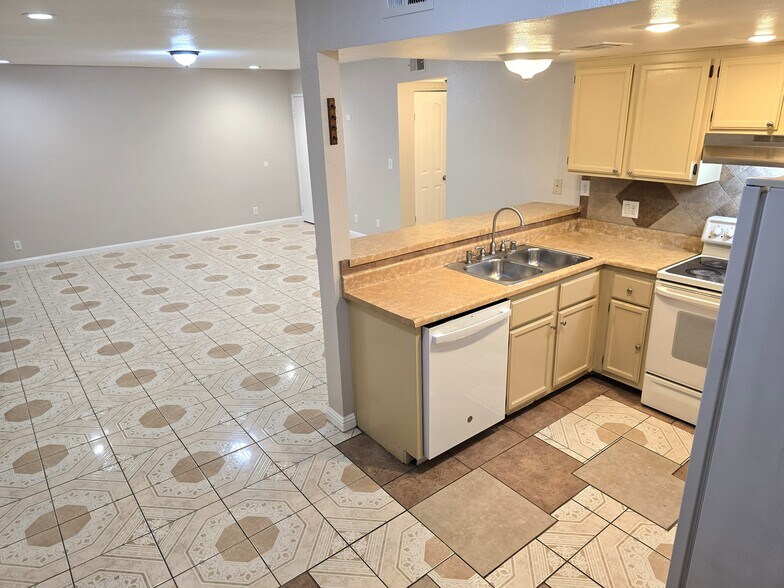 More Photos Of 4781 E Craig Rd, Las Vegas Apartments For Sale