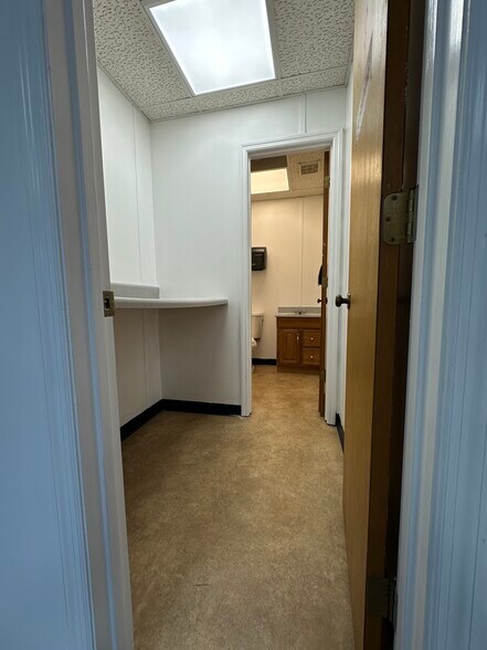 More Photos Of 1620 Dean Forest Rd, Savannah Flex For Lease