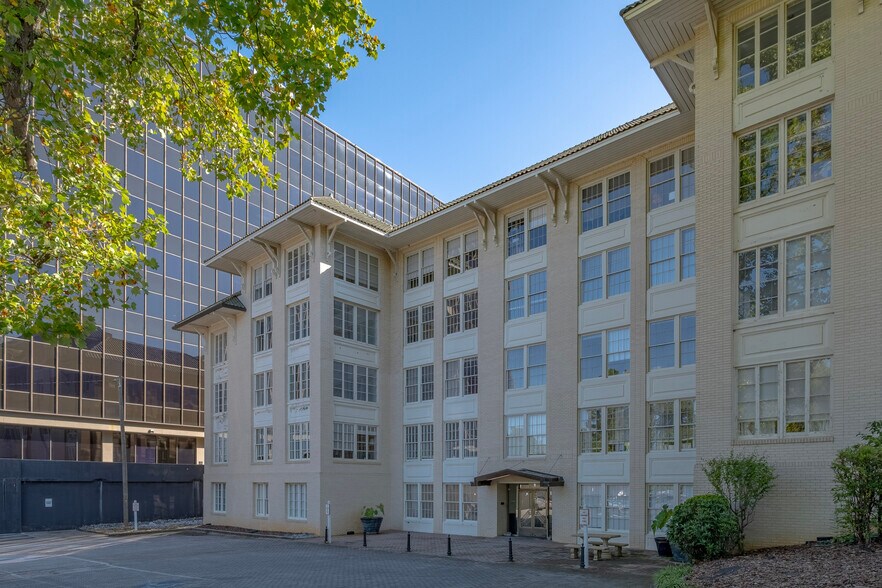 More Photos Of 1708 Peachtree St NW, Atlanta Medical For Sale