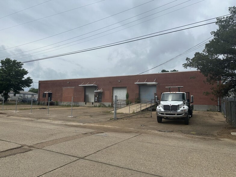 Primary Photo Of 925 Wholesale Row, Jackson Light Manufacturing For Sale