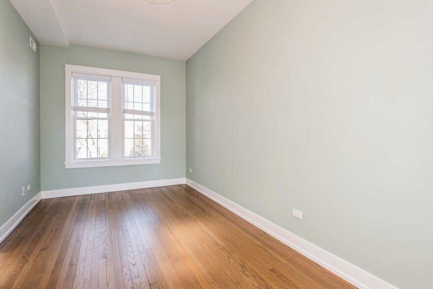 More Photos Of 1535 W Estes Ave, Chicago Multifamily For Sale