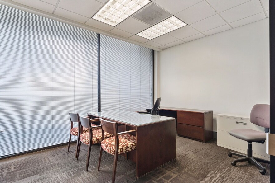 More Photos Of 555 S Hunt Club Blvd, Apopka Bank For Lease