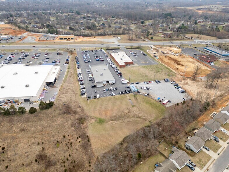 More Photos Of 3450 Tom Austin Hwy, Springfield Auto Dealership For Lease