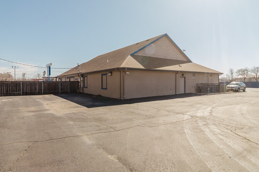 More Photos Of 3101 S Broadway St, Wichita Freestanding For Sale