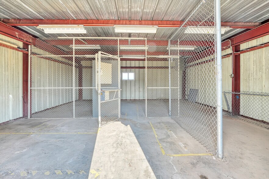 More Photos Of 6725 NW Atlanta Ave, Lawton Industrial For Lease