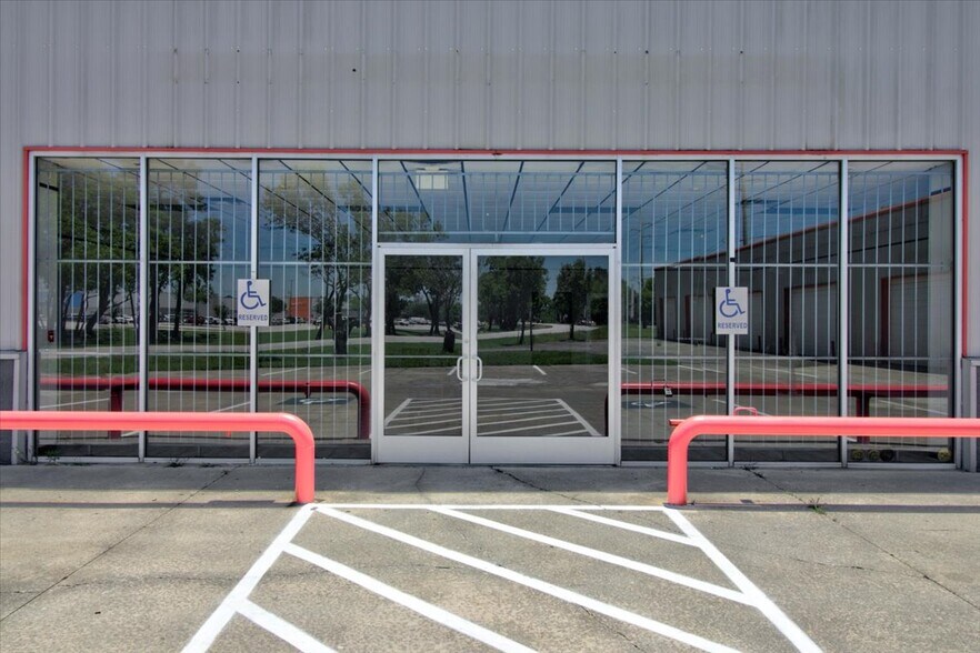 More Photos Of 4055 Old Dowlen Rd, Beaumont Warehouse For Lease