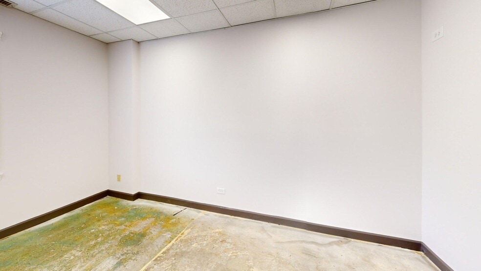 More Photos Of 271-285 E Helen Rd, Palatine Light Distribution For Sale