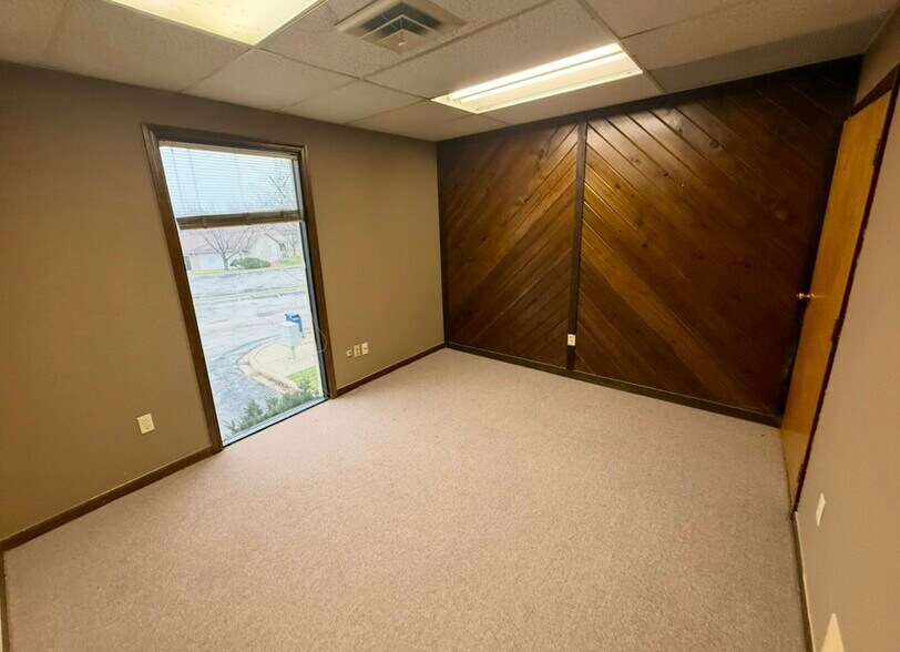 More Photos Of 4212 S Hocker Dr, Independence Office For Sale