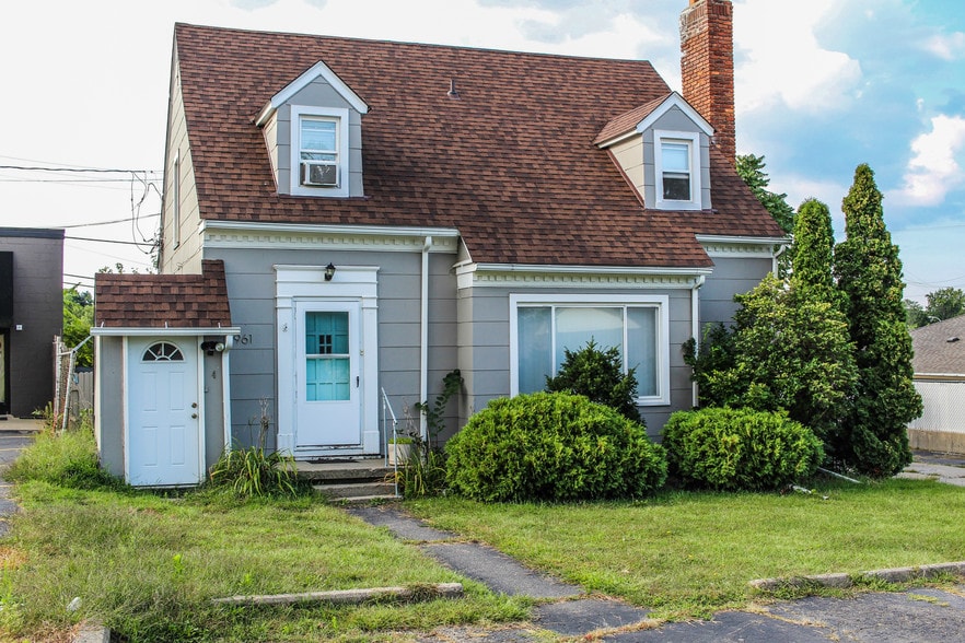 More Photos Of 2961 Prynne St, Keego Harbor Apartments For Sale