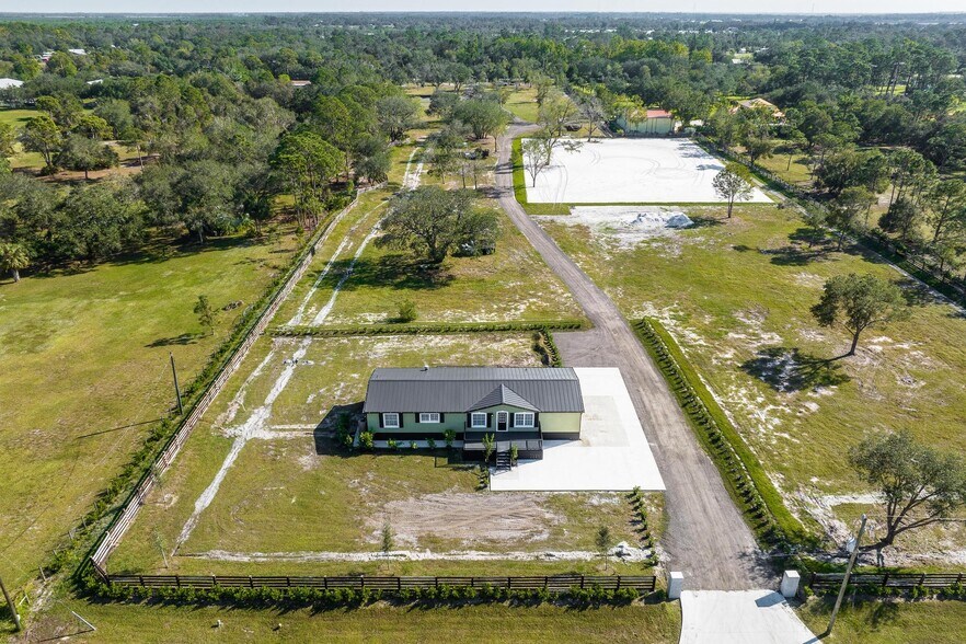 More Photos Of 21531 N River Rd, Alva Specialty For Sale