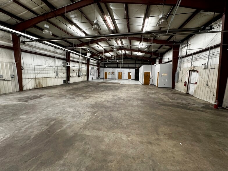 More Photos Of 139 Penn Manor Rd, Irwin Manufacturing For Lease