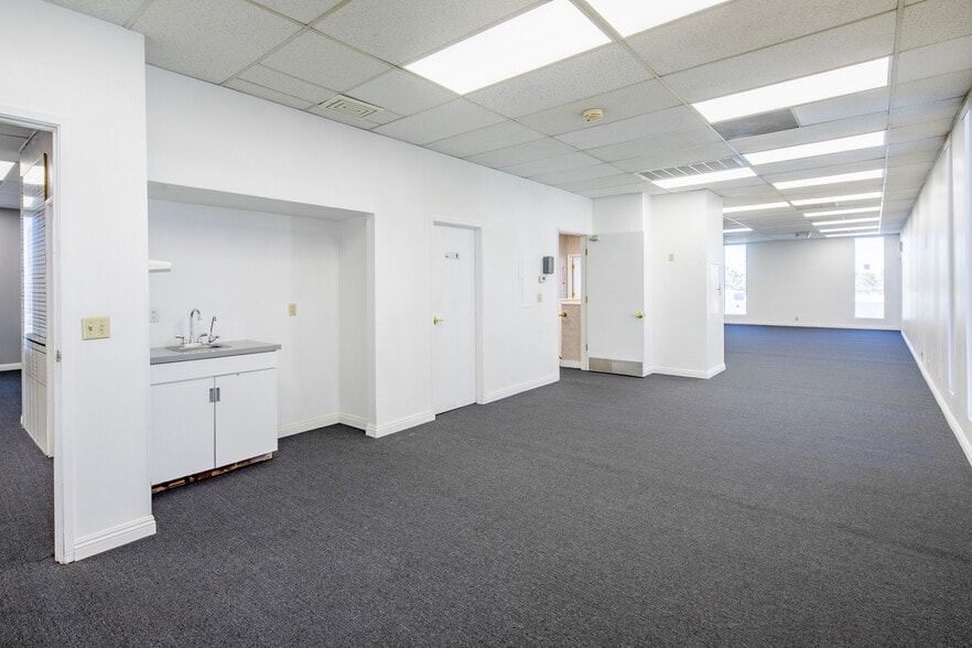 More Photos Of 844 E Sahara Ave, Las Vegas Loft Creative Space For Lease