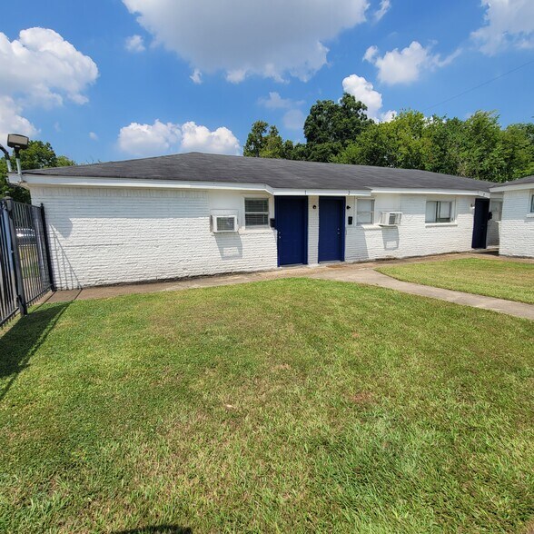 More Photos Of 4201-4203 Phlox St, Houston Apartments For Sale