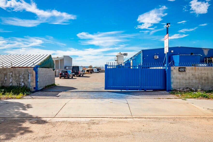 More Photos Of 42621 2nd St E, Lancaster Warehouse For Sale