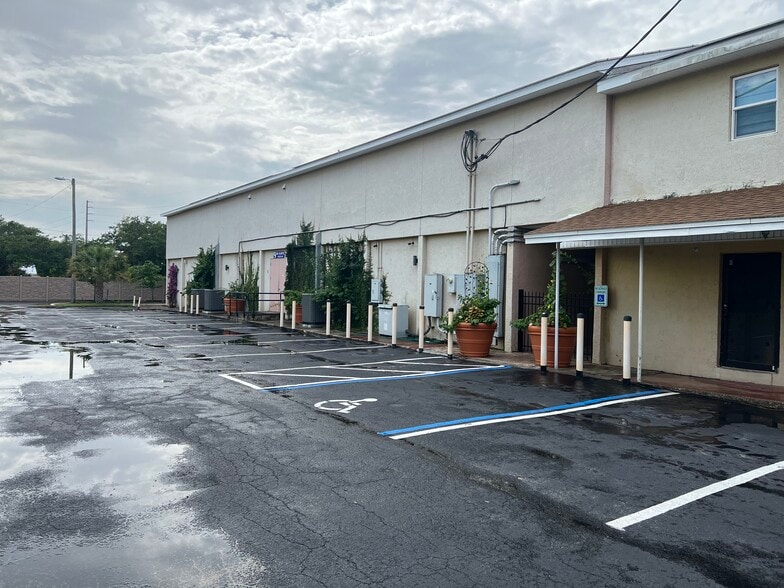More Photos Of 2950 Aloma Ave, Winter Park Storefront Retail Office For Lease
