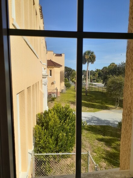 More Photos Of 801 N Wild Olive Ave, Daytona Beach Schools For Sale