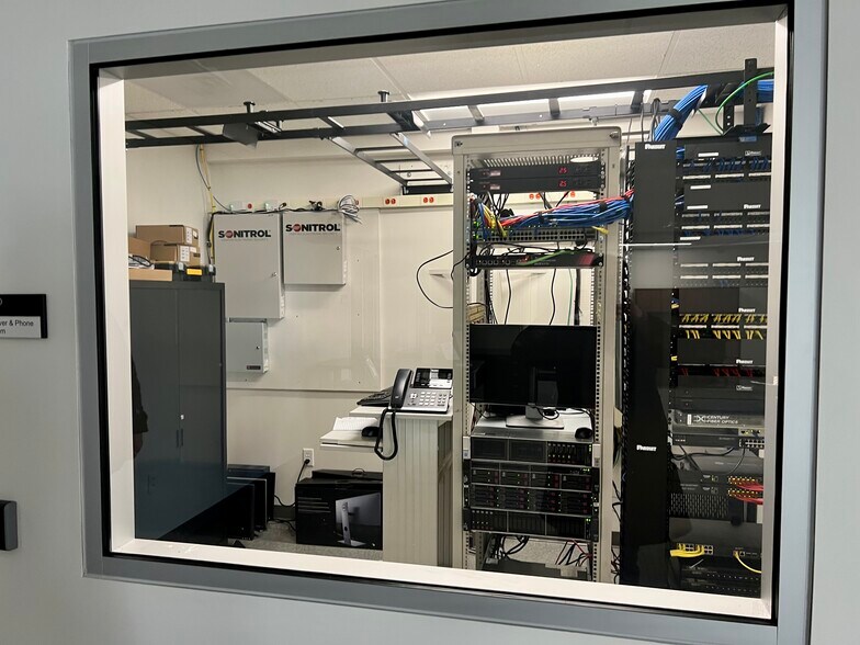 More Photos Of 161 Commonwealth Ct, Winchester Flex For Sale