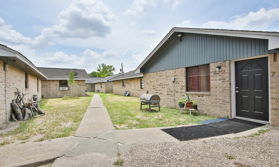 More Photos Of 8814 Manus St, Houston Apartments For Sale