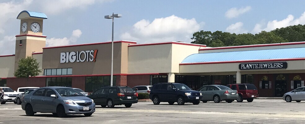 More Photos Of 207 Swansea Mall Dr, Swansea Unknown For Lease