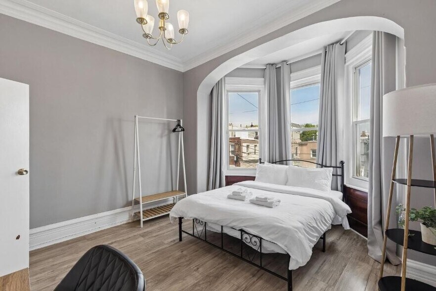 More Photos Of 1611 S Broad St, Philadelphia Specialty For Sale