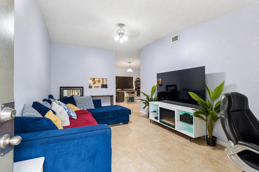 More Photos Of 3132 Bloomingdale Villas Ct, Brandon Apartments For Sale