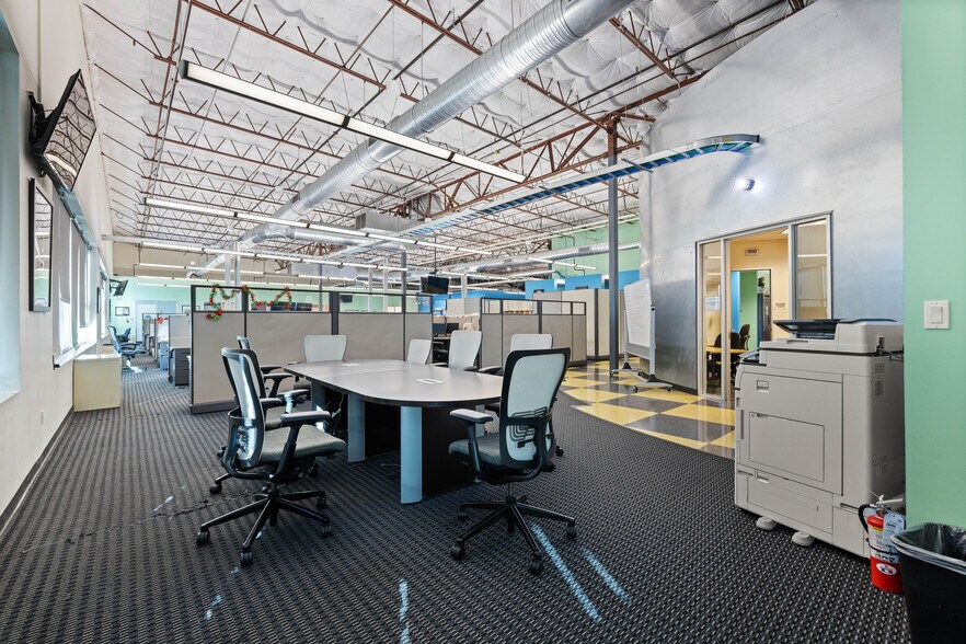 More Photos Of 9300 United Dr, Austin Unknown For Lease